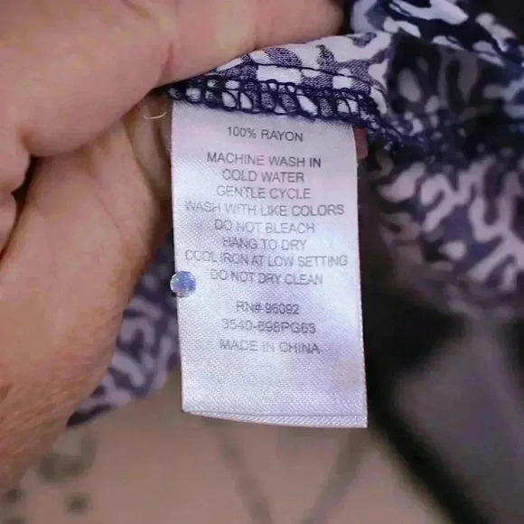 Lila Rose Size M Blue/white leopard print /geometric print blouse - Picture 13 of 14